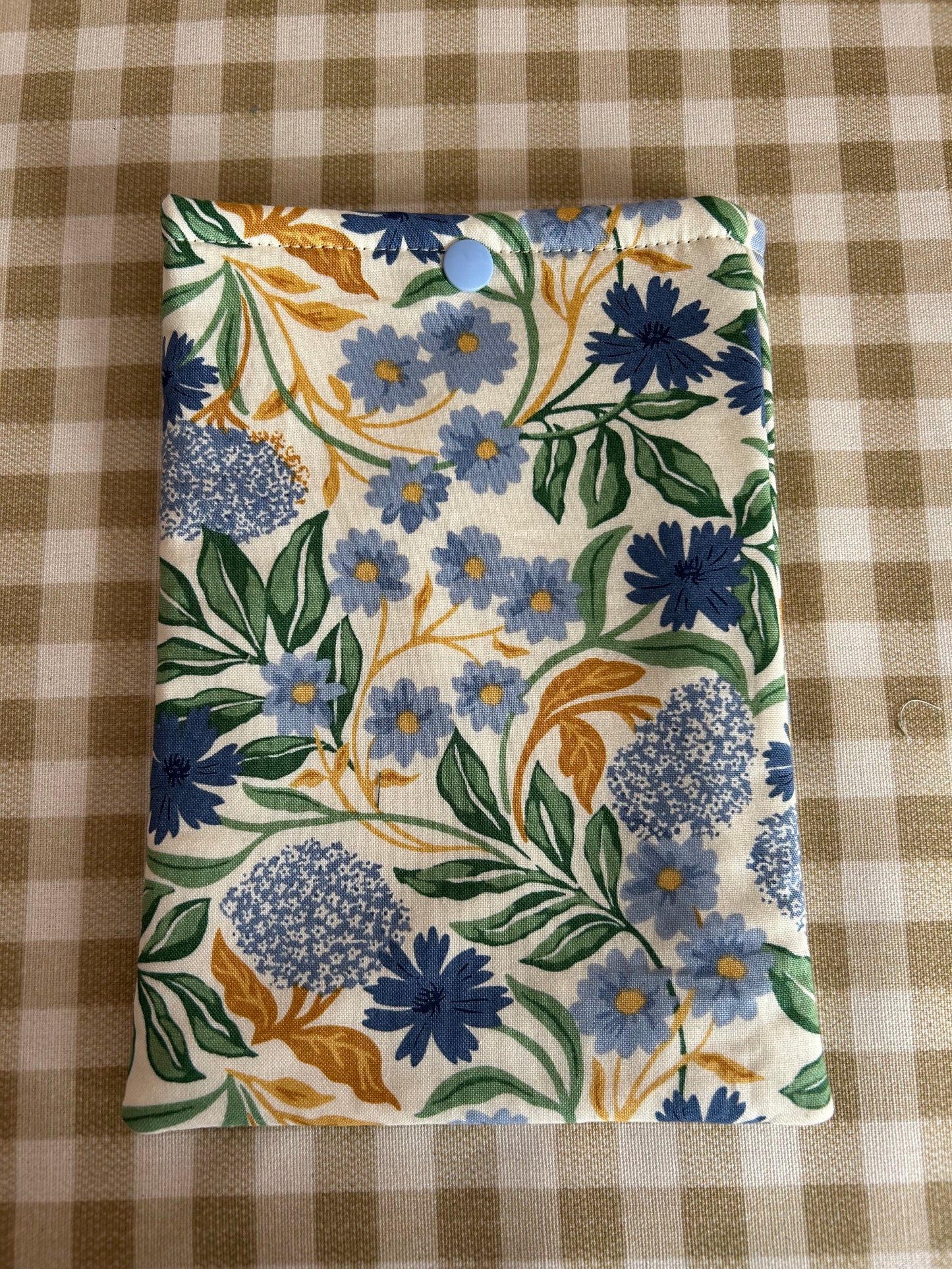 Snap Kindle Case - Cornflower Blue Floral