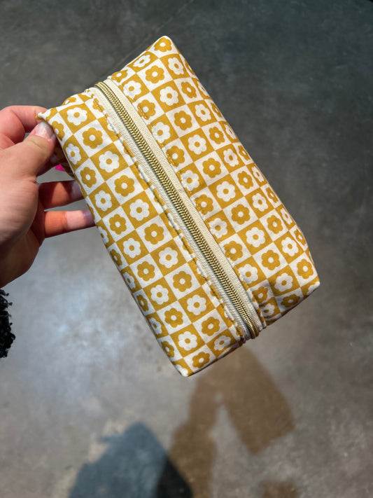 Boxy Pouch - Gold Check