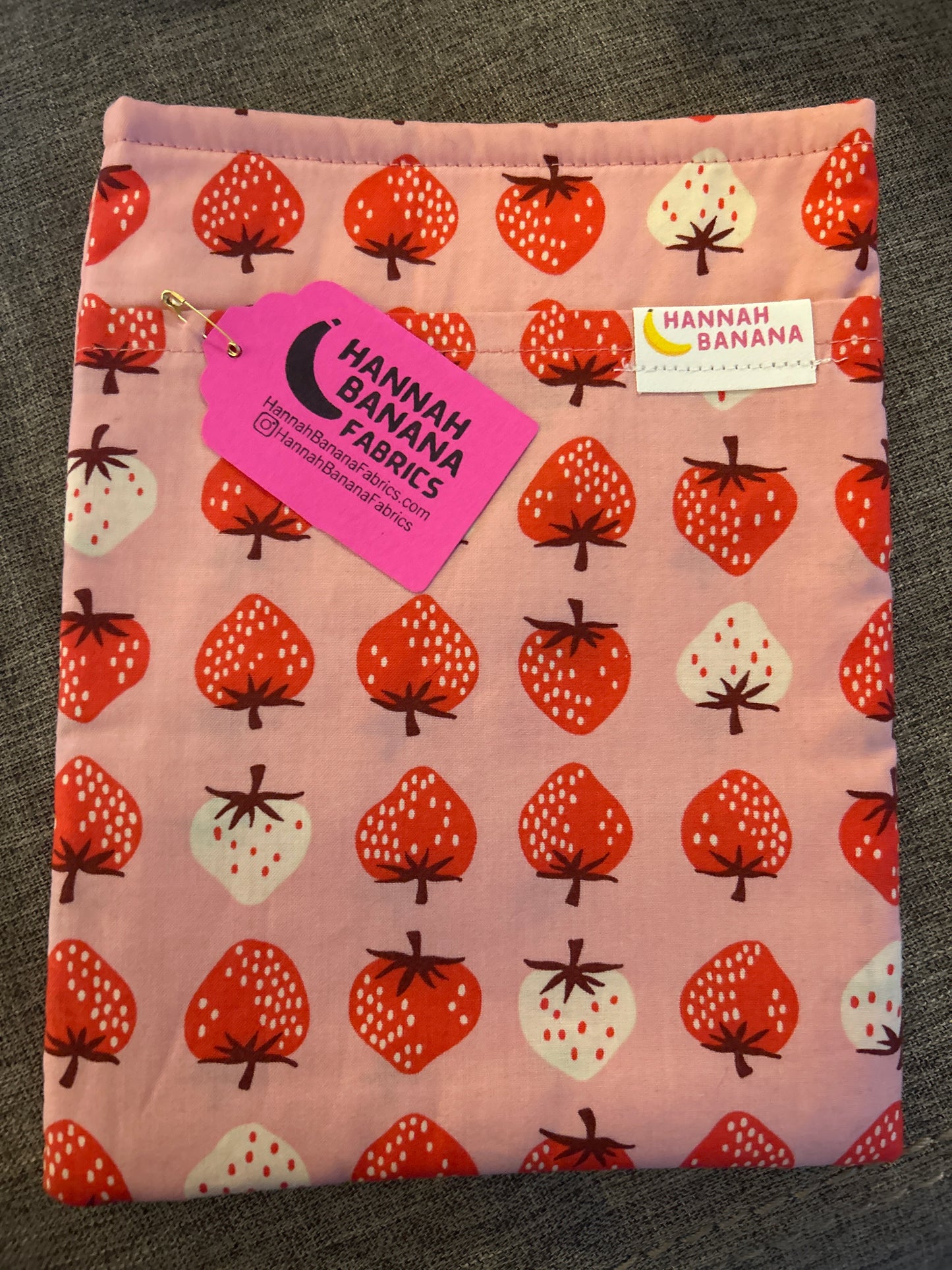 Medium Book Sleeve - Strawberry