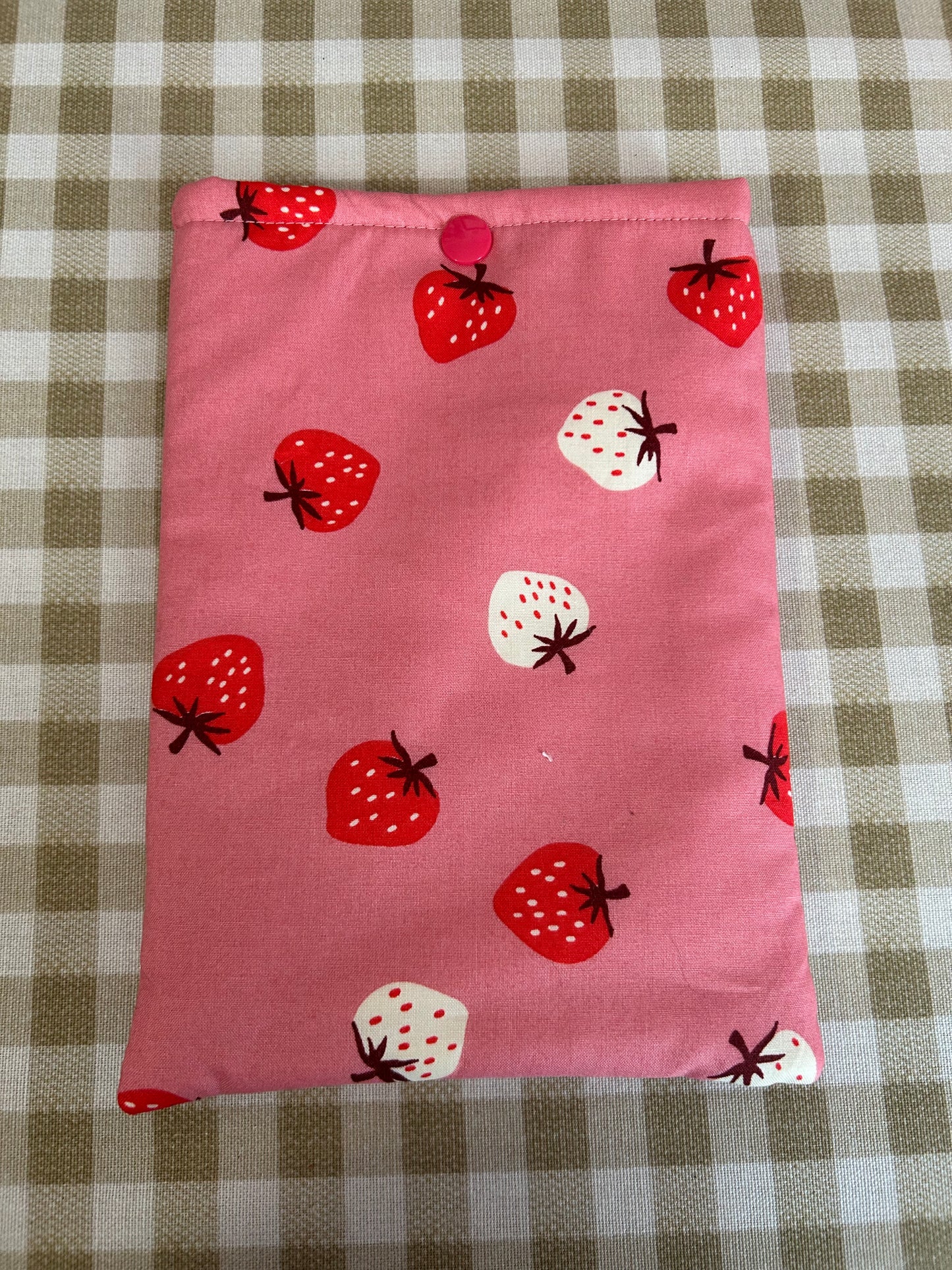 Snap Kindle Case - Strawberry