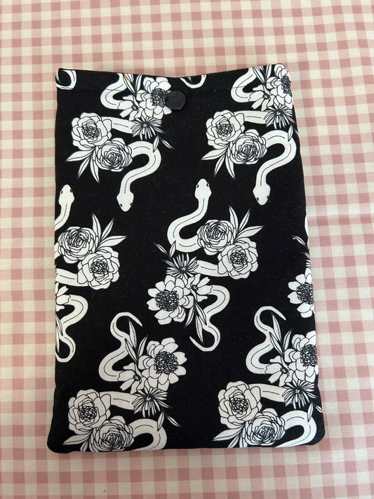 Snap Kindle Case - Black Snake