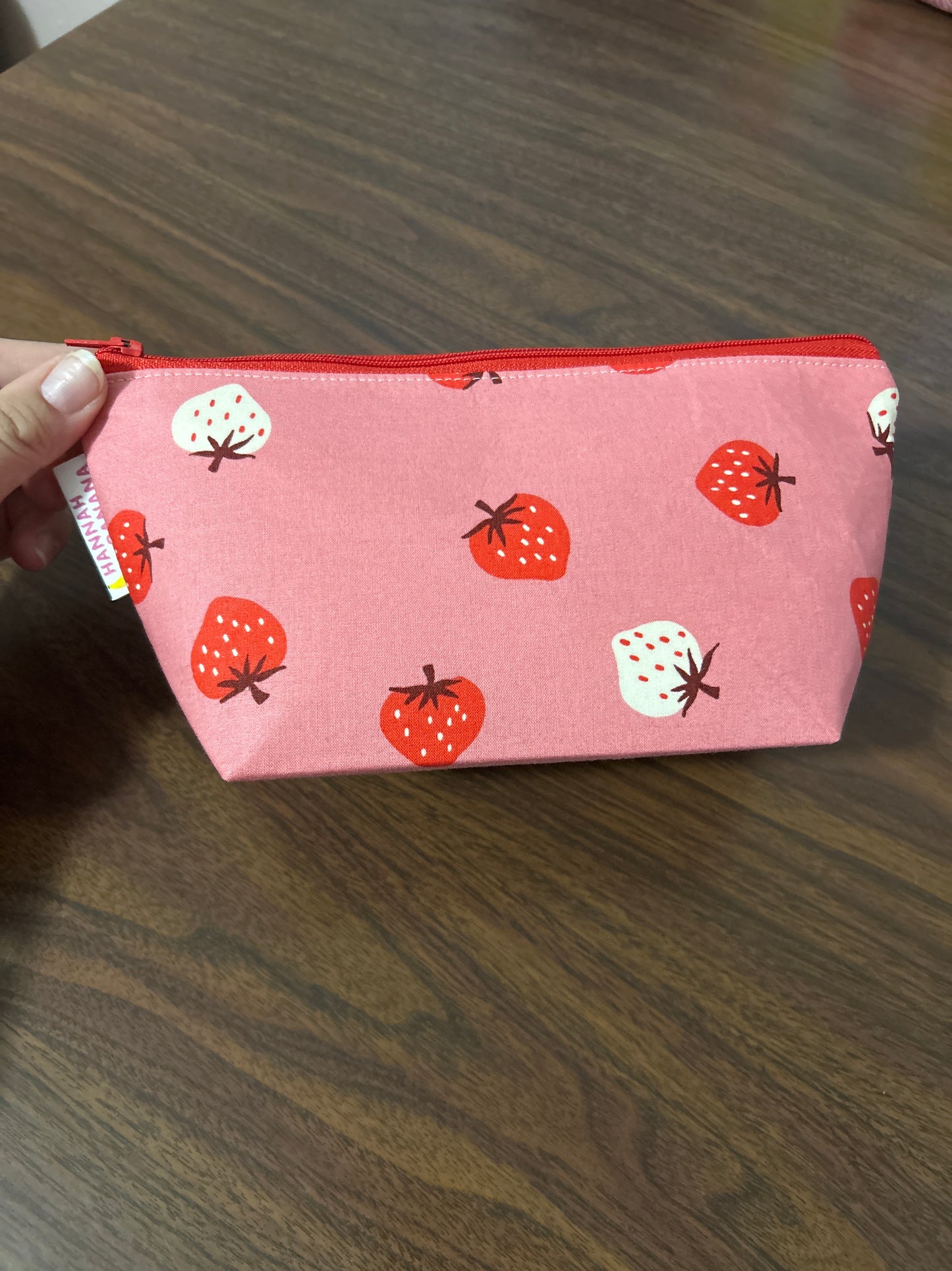 Triangle Pouch - Strawberry