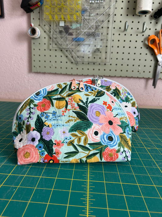 Clamshell Pouch - Mint Floral