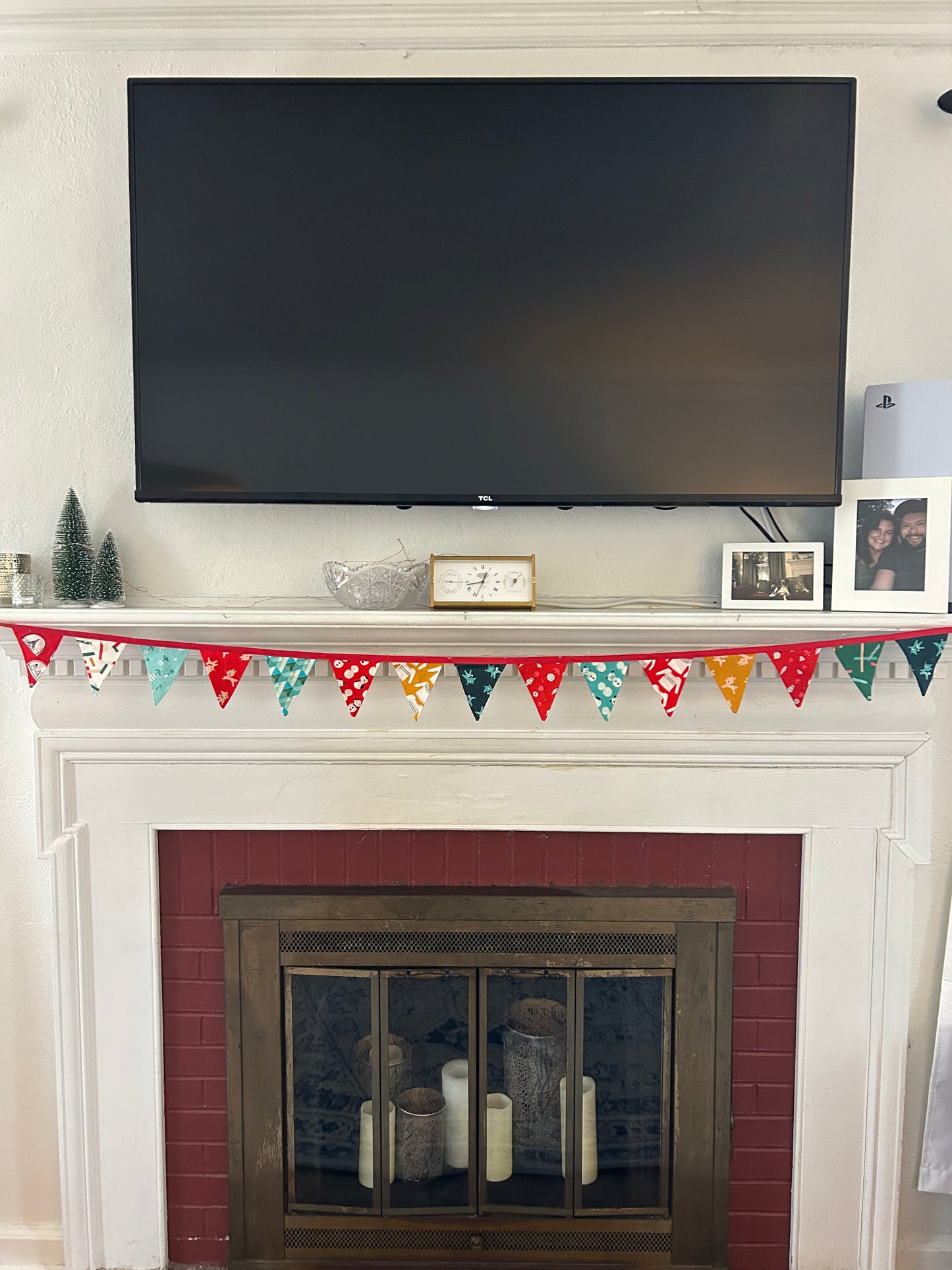 Christmas Bunting - Small Red Snow globe to Green Reindeer