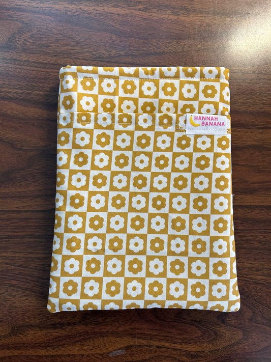 Medium Book Sleeve - Gold Check