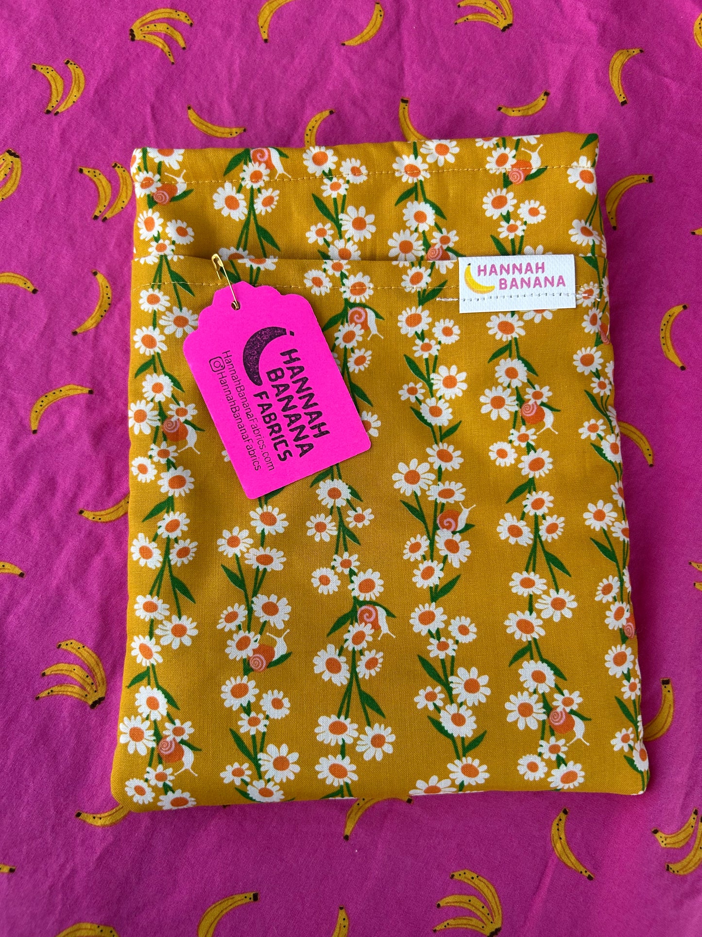 Medium Book Sleeve - Gold Daisy